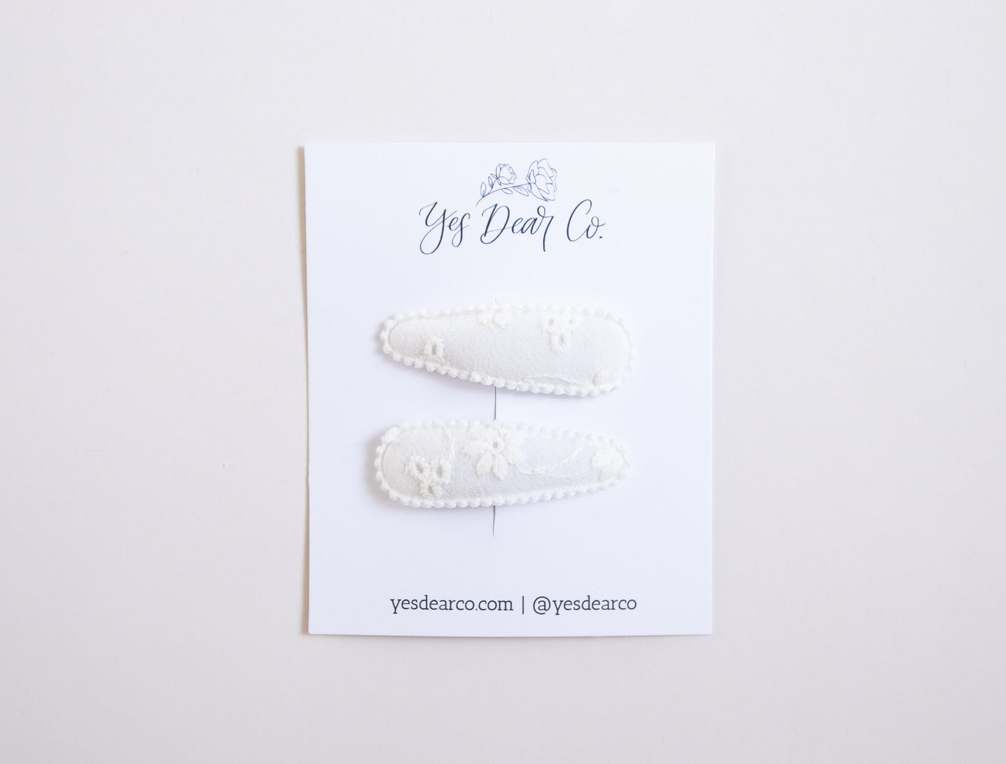 Cream Eyelet | Oval Snap Clip